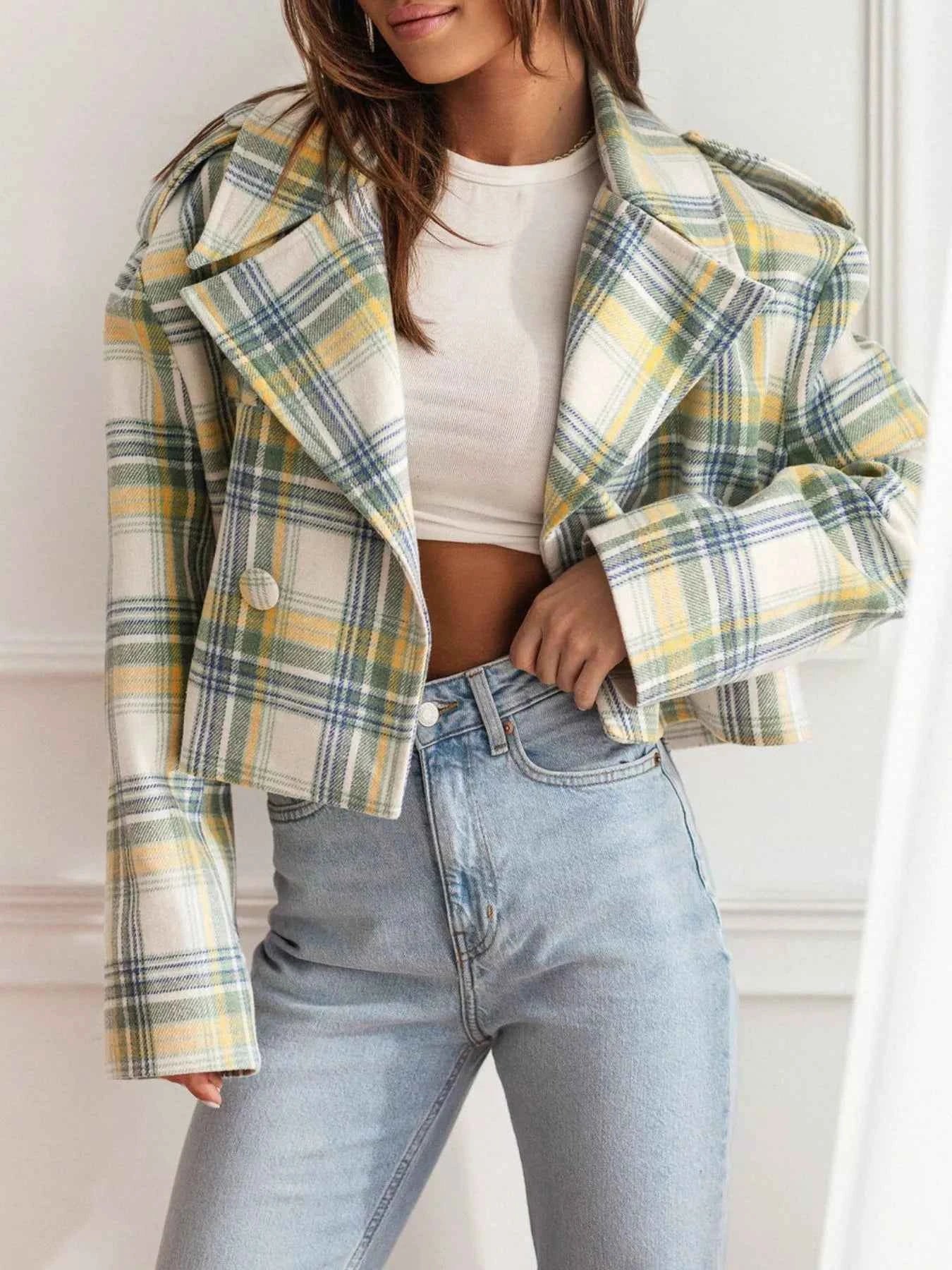 Plaid Lapel Collar Cropped Outerwear e6795e44-0f43-40d8-b75b-295679ffd09a-Max-Origin