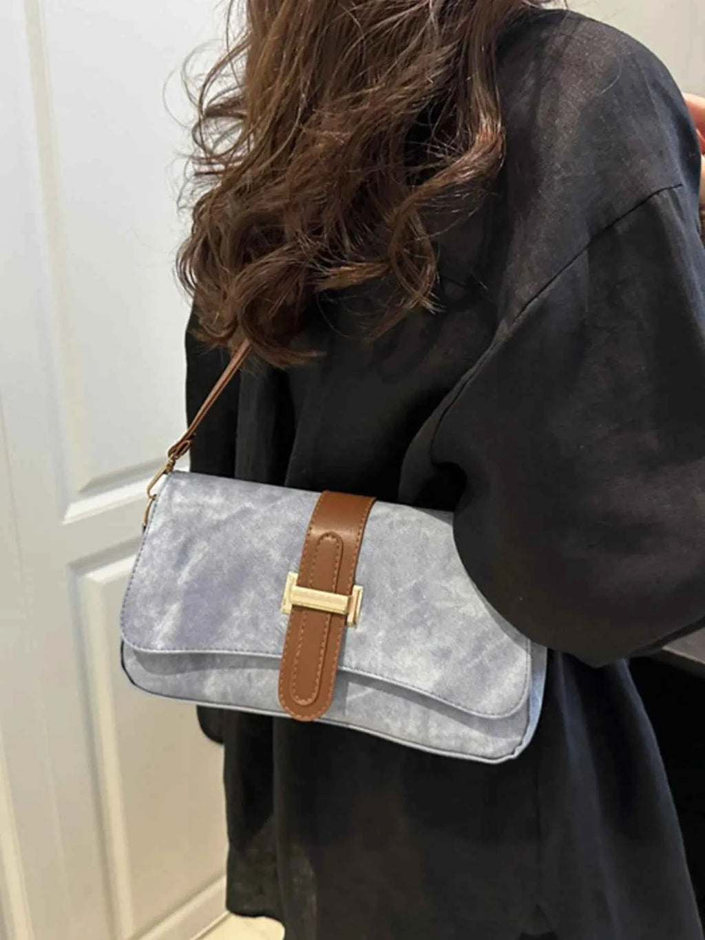 Leather Buckle Strap Crossbody Bag e696768d-df0f-4d04-8aa4-e3b1eb5e57c3-Max-Origin