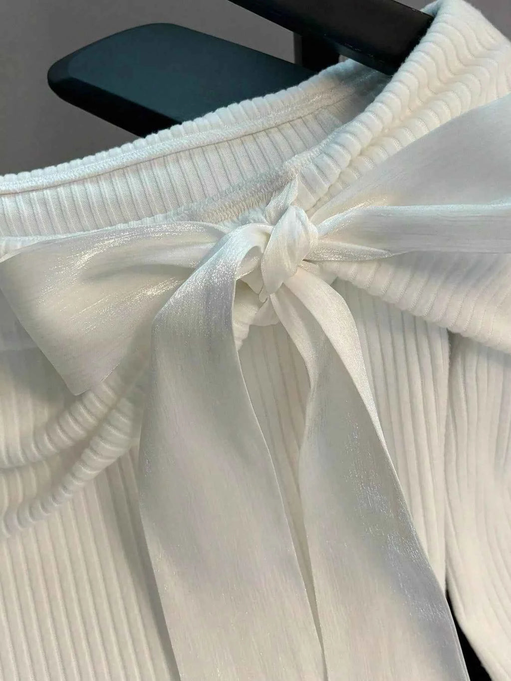 Off-Shoulder Bowknot Ribbed Knit T-Shirt e708f36ccb64482098f085d27acb1c74-Max-Origin