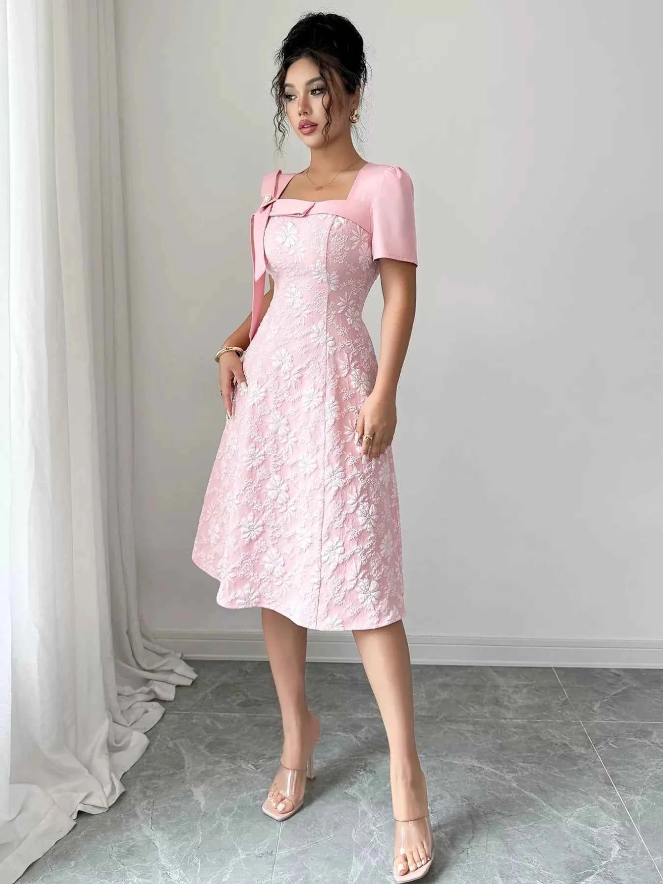 Bow Detail Square Neck Short Sleeve Dress e735f3ff-1ee6-4824-9d7f-903568b47d5e-Max-Origin