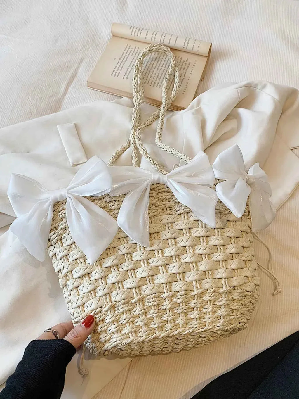 Bow Braided Shoulder Bag Beige onesize e76850a49950439f8fef8b9b0b669571-Max-Origin