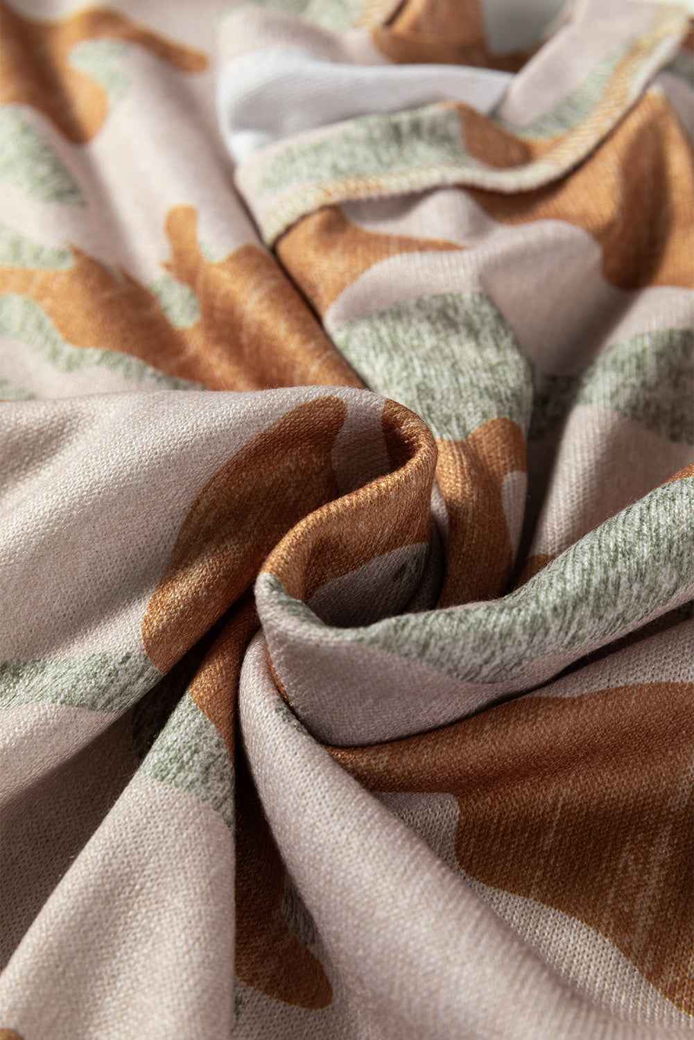 Brown Retro Camouflage Print Exposed Seam Patchwork Drop Shoulder Sweatshirt e7ba3604b395f17a