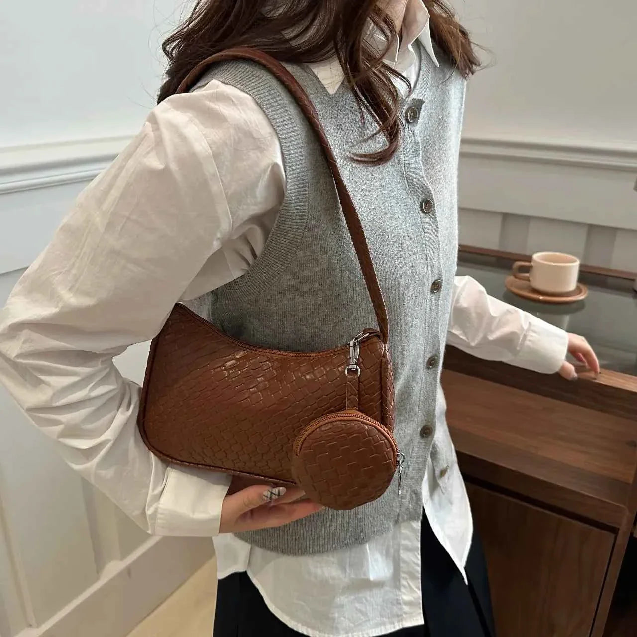 Textured Shoulder Bag with Pouch Brown onesize e7e225bd52894e3e86ab22592ebdef94-Max-Origin