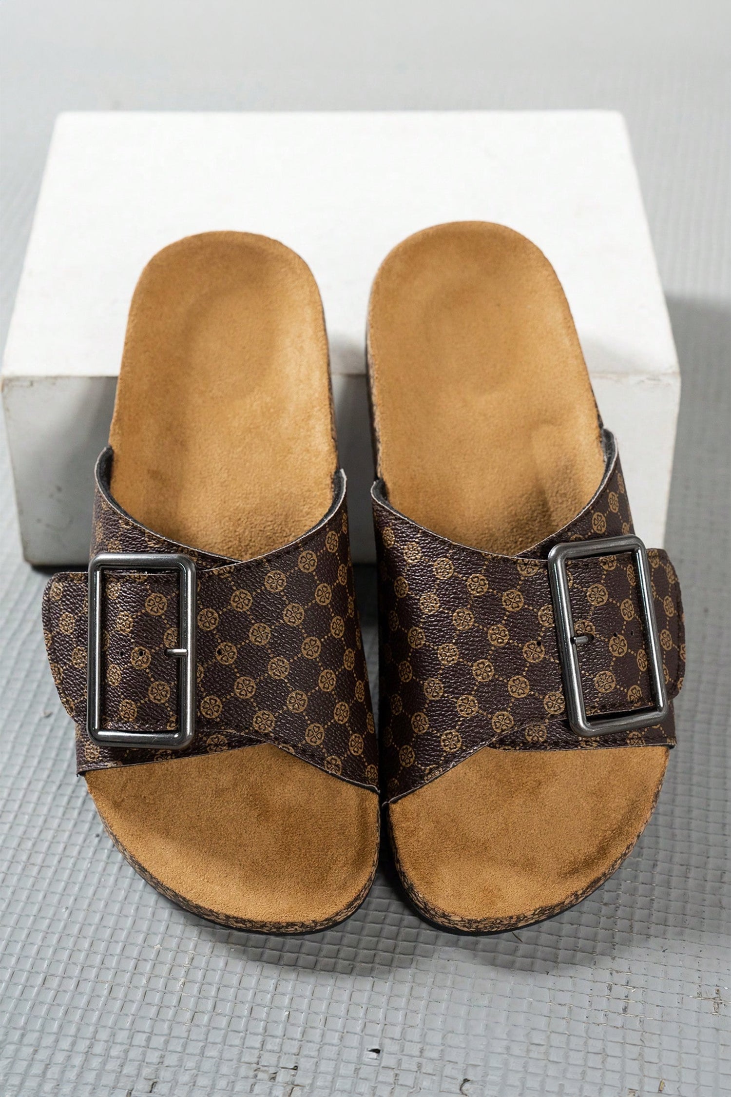 Coffee Retro Geometric Print Buckle Strap Flat Slippers e837af88fbee522b