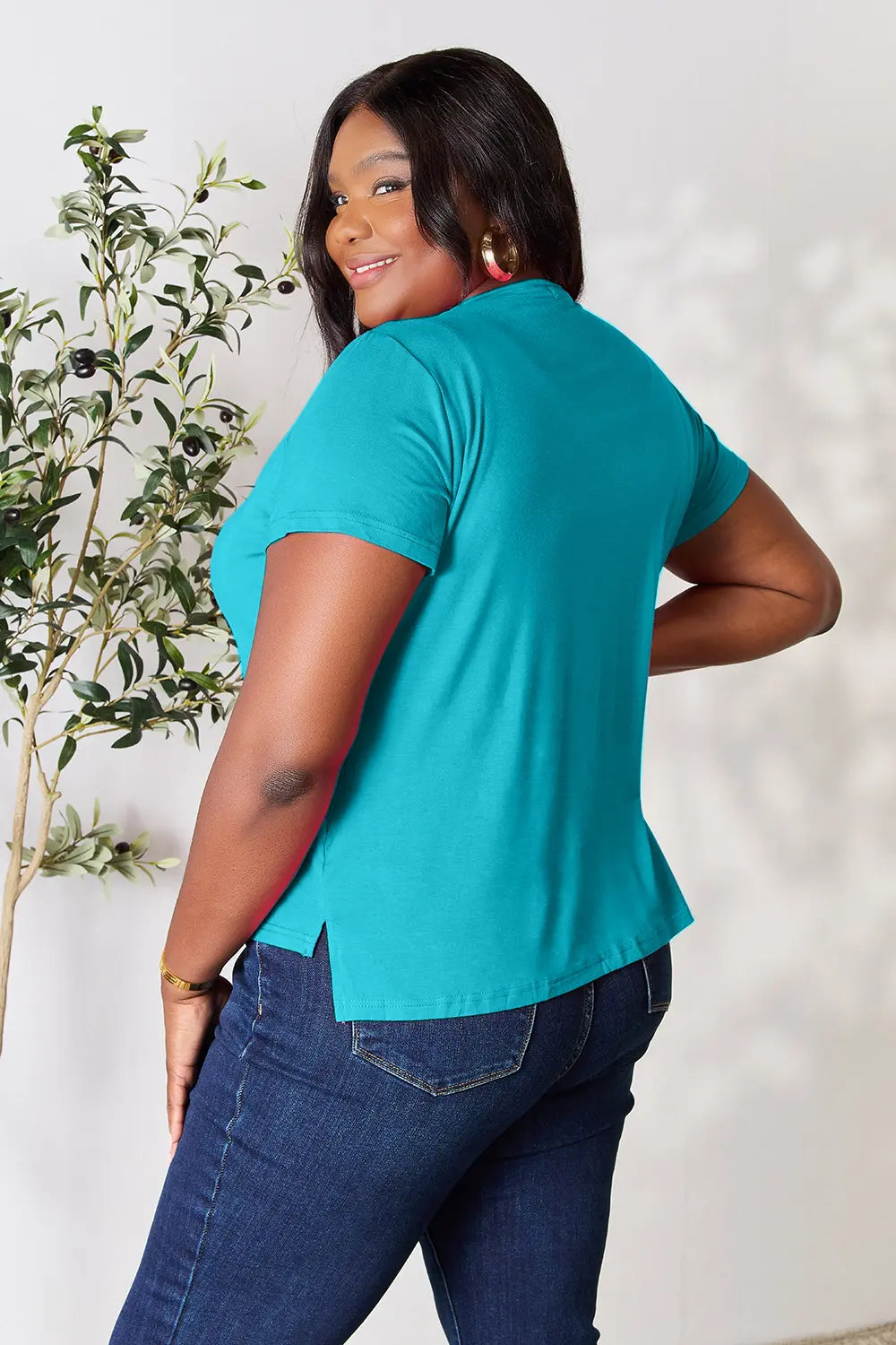 Basic Bae Full Size Round Neck Short Sleeve T-Shirt Plus Size e8394833a13d4df08b2bd8c3e7f0c447-Max