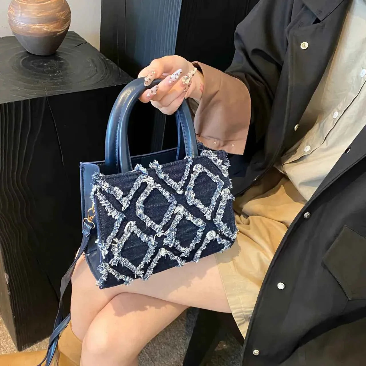 Diamond Pattern Fringe Edge Tote Bag e86031d58d0c4563821ca16b46dc218c-Max-Origin