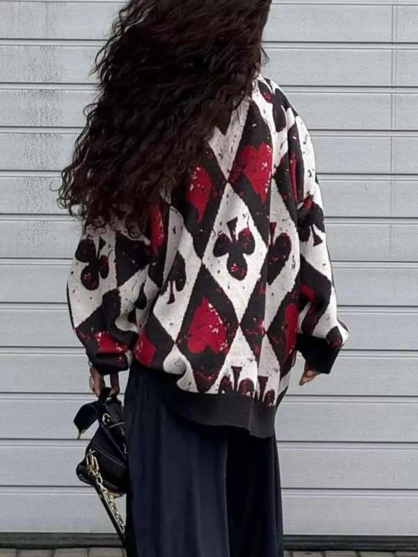 Contrast Diamond Round Neck Long Sleeve Sweater ea3f9e4e-3499-4bdb-ae27-e41922044594-Max-Origin