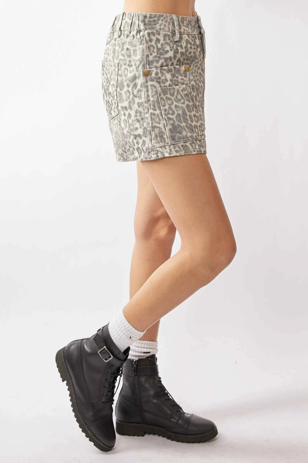 Davi & Dani Leopard Front Patch Pocket Shorts ebbab7be176f4e77886a3a509916f949-Max-Origin