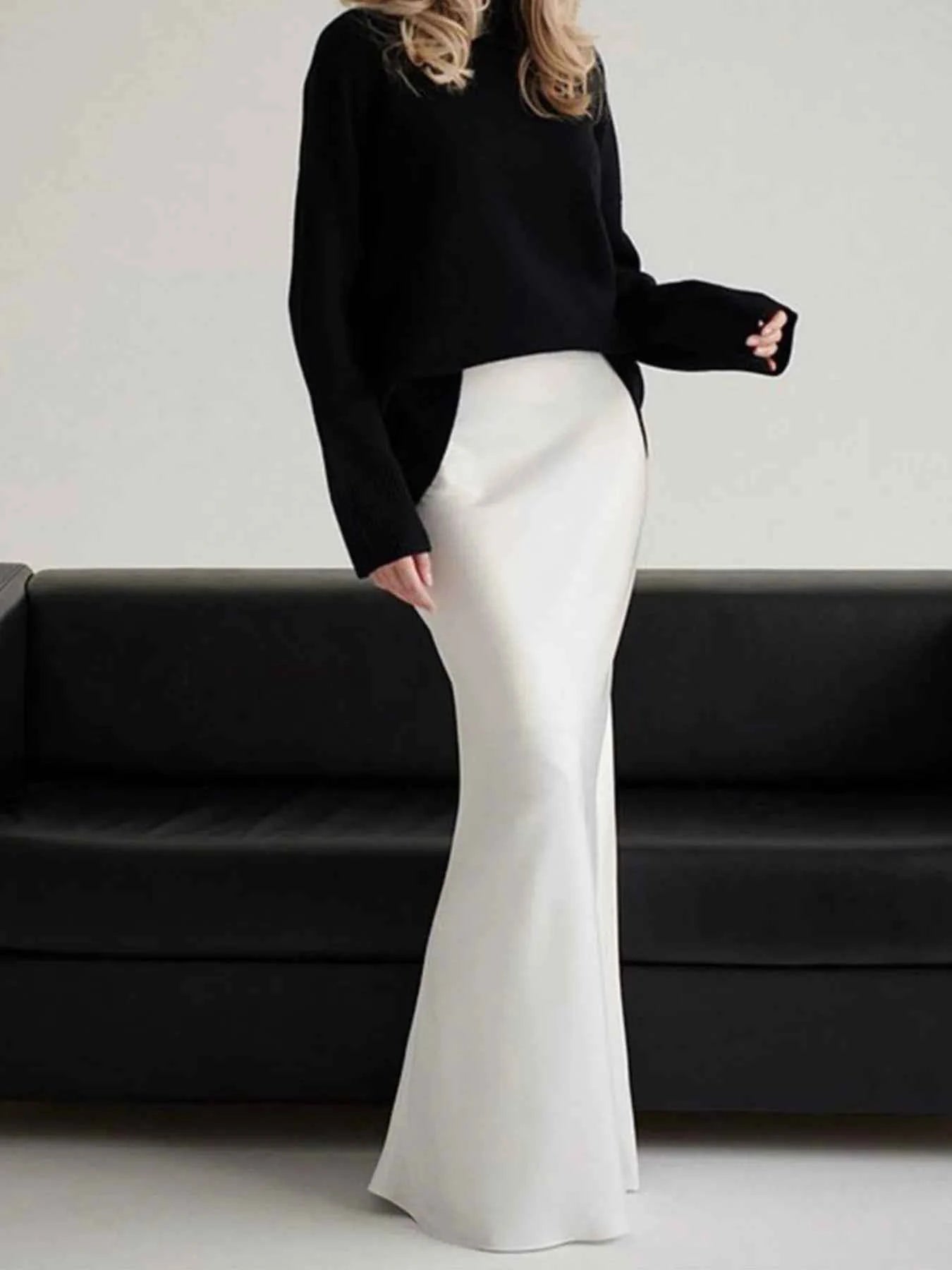 High-Waisted Maxi Skirt White ebbae2f1-7819-4f52-9aad-8d11ed04cef8-Max-Origin