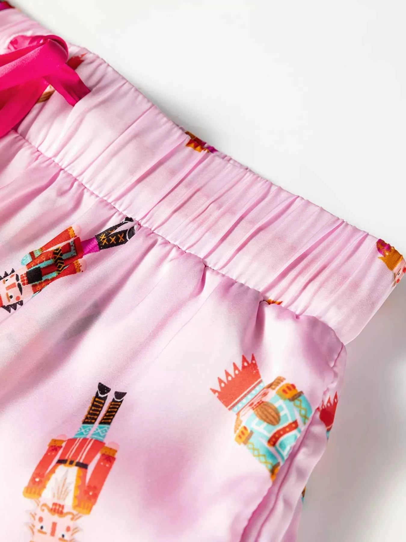 Nutcracker Print Contrast Trim Top and Shorts Pajama Set ec2fec3e8e6b4cd781a34c6f851f492f-Max-Origin