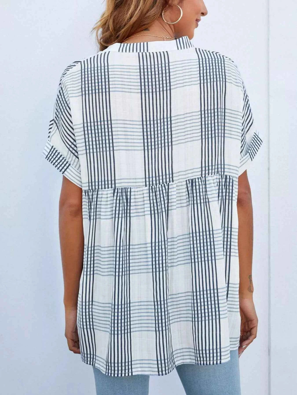 Notched Short Sleeve Blouse ecc59aa2-bc0c-4088-bc18-e667450f6971-Max-Origin