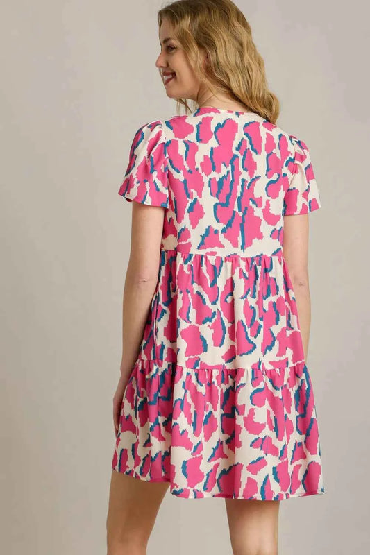 Umgee Full Size Abstract Print Pleat Detail Short Sleeve V-Neck Tiered Dress Plus Size edd85ed0-913d-4f32-bac8-1d42086f5649-Max