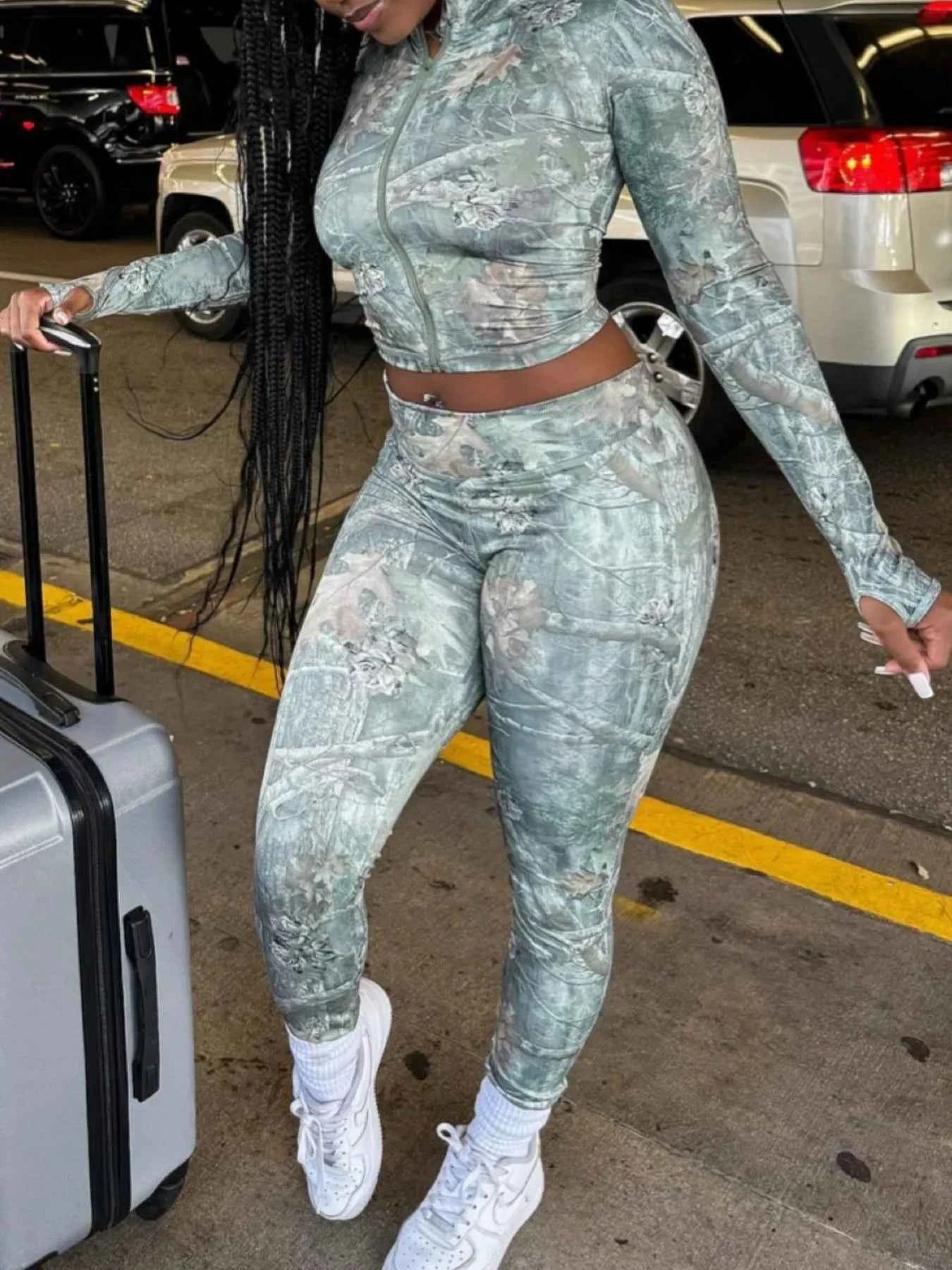 Zip Up Crop Top and Leggings Set Green ee1d9d16-a53d-4922-9782-b65c28f7944b-Max-Origin