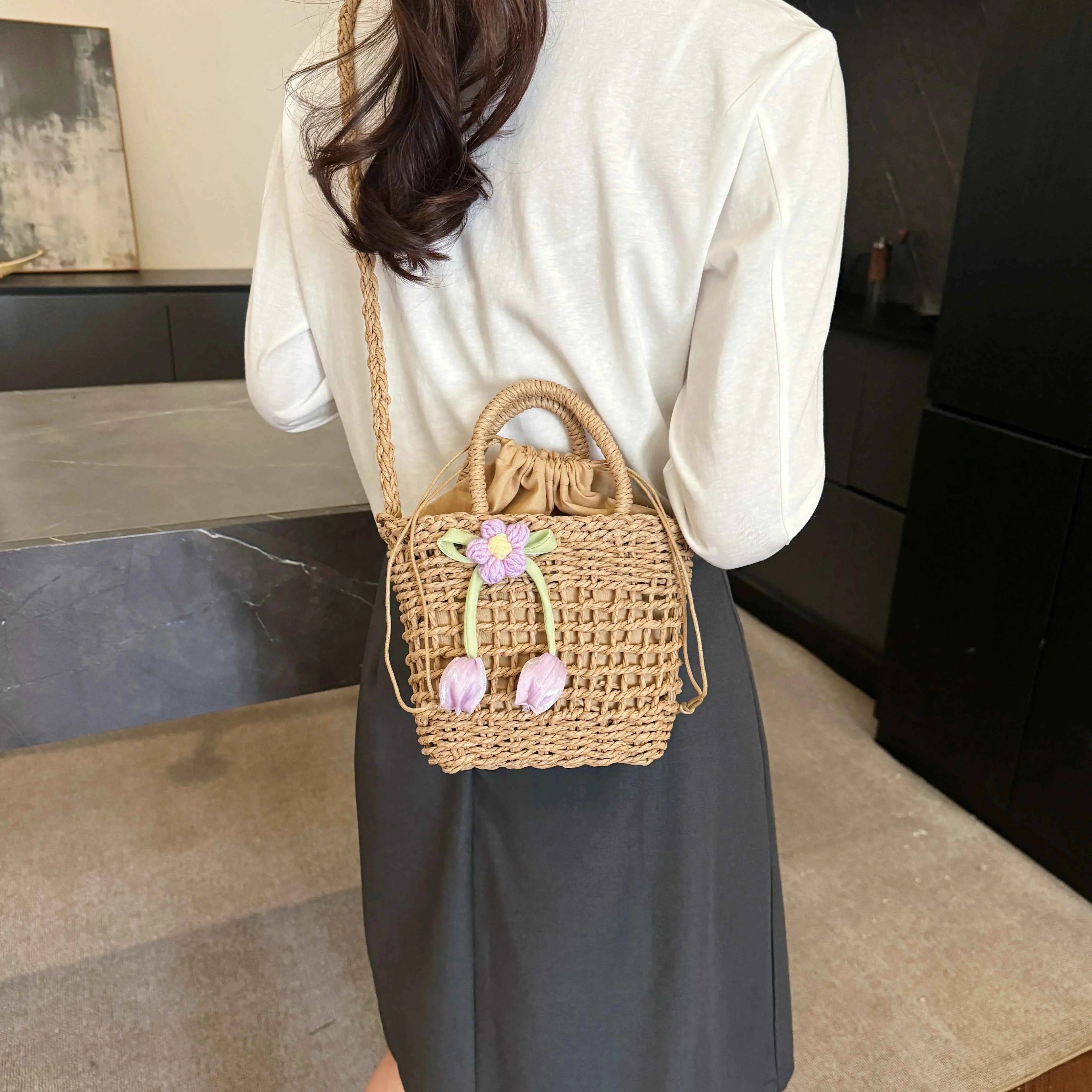 Woven Straw Flower Crossbody Bag ee66374125ca4e78a96fa4b19ca04c97-Max-Origin