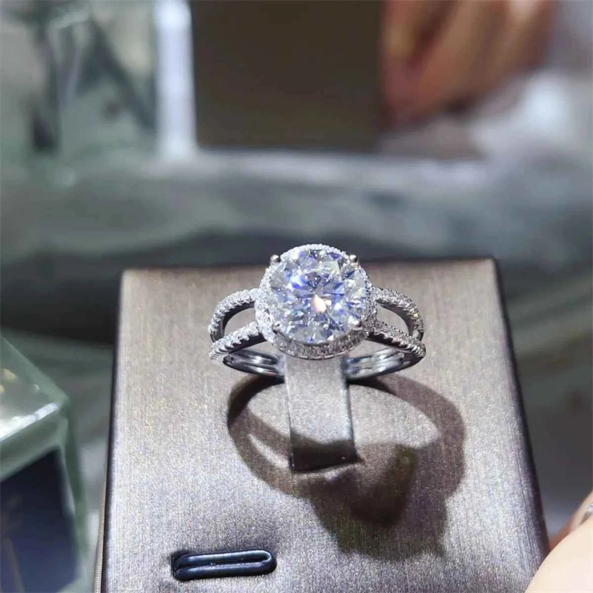 2 Carat 925 Sterling Silver Moissanite Ring ef35015e-9afa-42ba-912b-6d54dd97a70d-Max-Origin