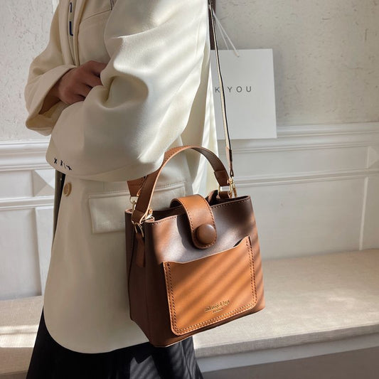 Wide-strap Crossbody Bag Chic Single-shoulder Bucket Bag f02b04da-9353-4c5e-bb9f-01e15119253a
