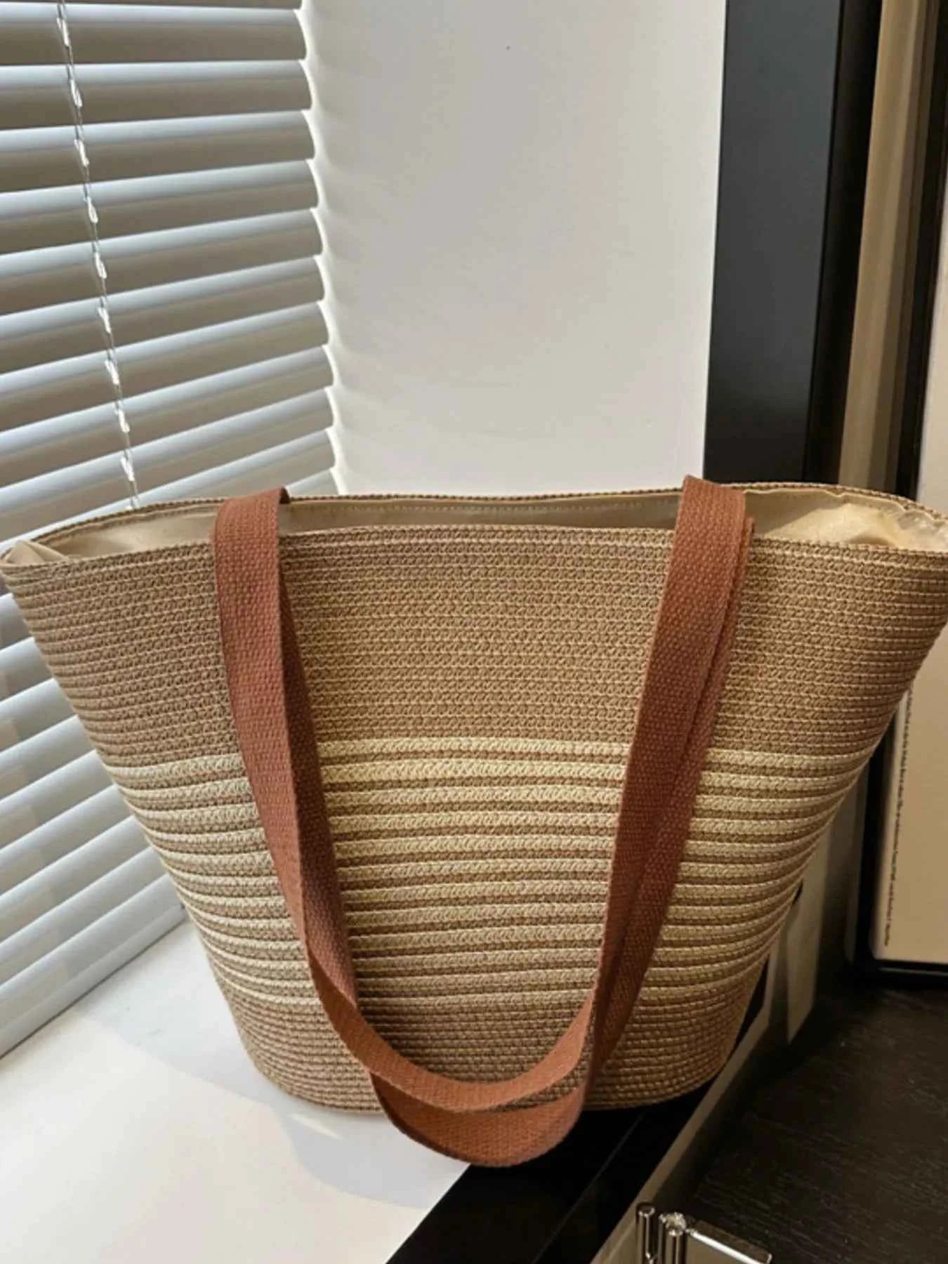 Striped Woven Tote Bag f0464f2e-3e6d-45a4-a431-dea4cb92bb88-Max-Origin