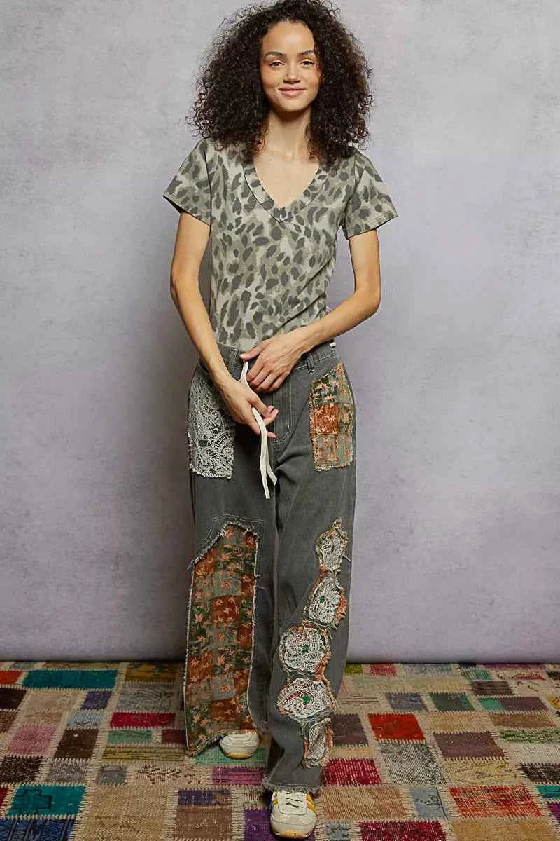 POL Printed V-Neck Short Sleeve T-Shirt f08a5711-7008-4445-af34-bc772cd91c4c-Max-Origin