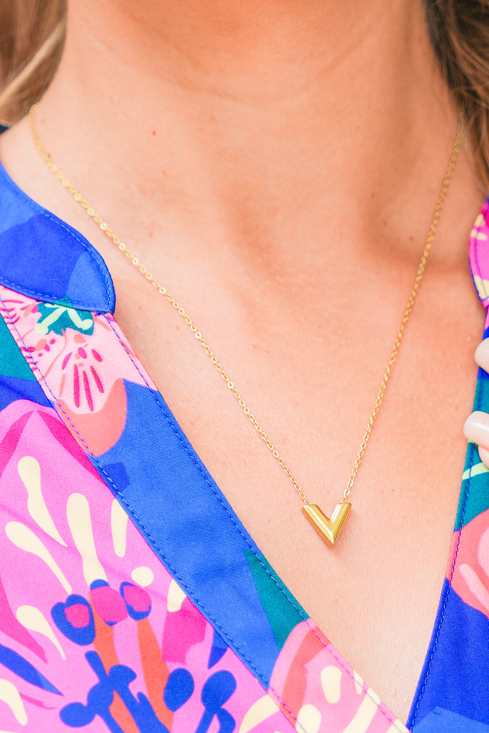 Gold Minimalist V Pendent Chain Necklace f09c0f388af06eca