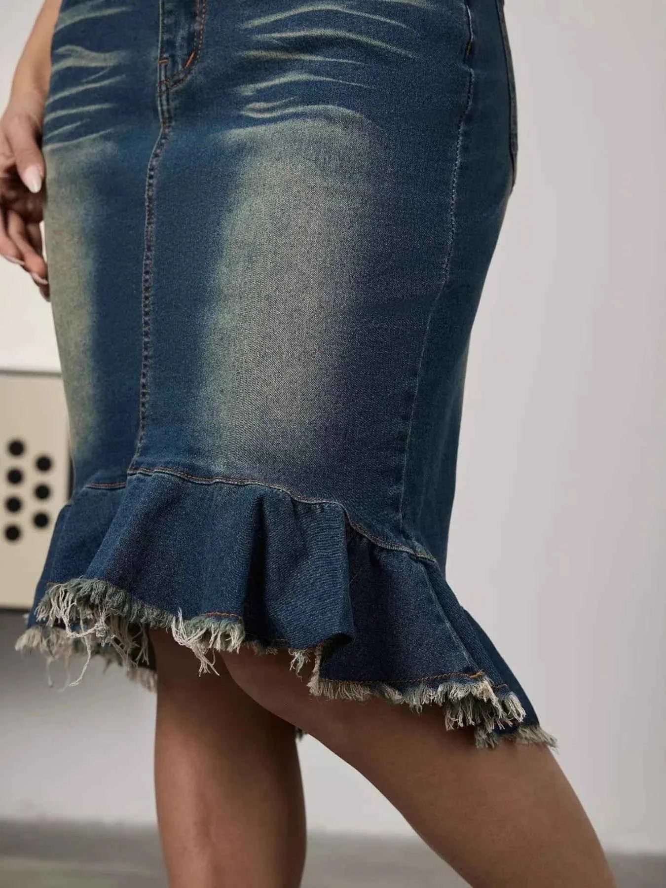 Raw Hem Mermaid Denim Skirt f0a77f09-ff6d-4d64-ab8b-d550002a5fb1-Max-Origin