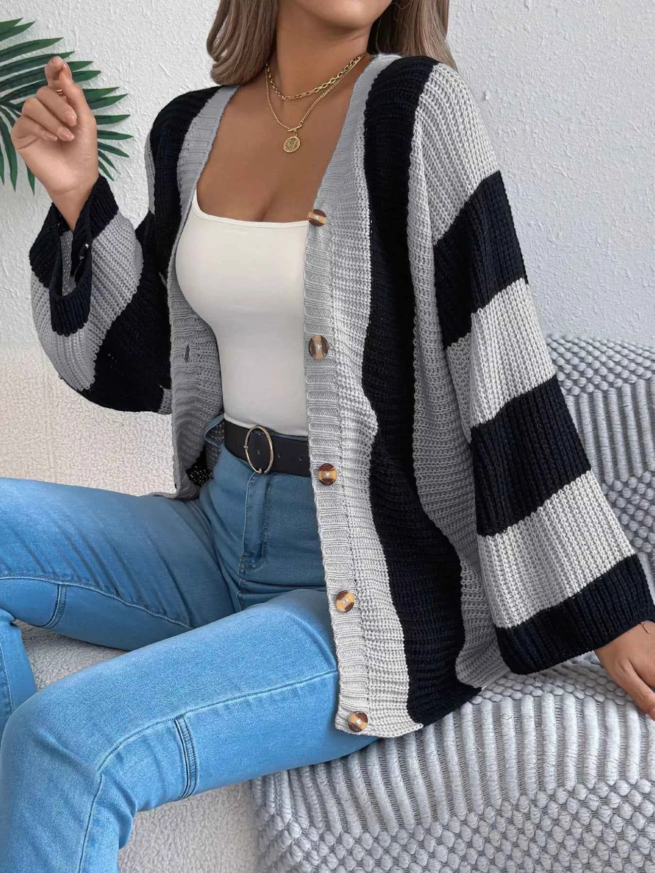 Color Block Button-Up Cardigan Grey f0ca4439-248f-4abd-bd9a-dce99913d835-Max-Origin