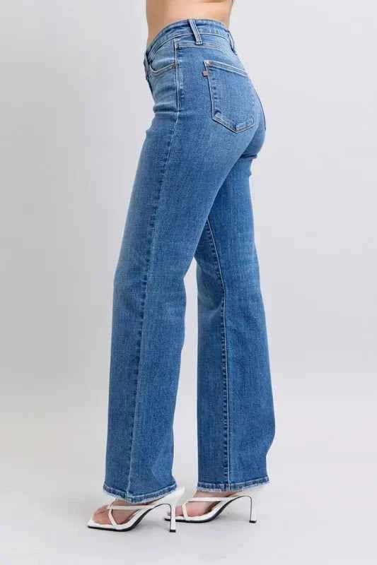 Full Size High Waist V-Front Vintage Wash Straight Jeans Plus Size f1317db2ed71404b80390ac907fb71a6-Max-Origin