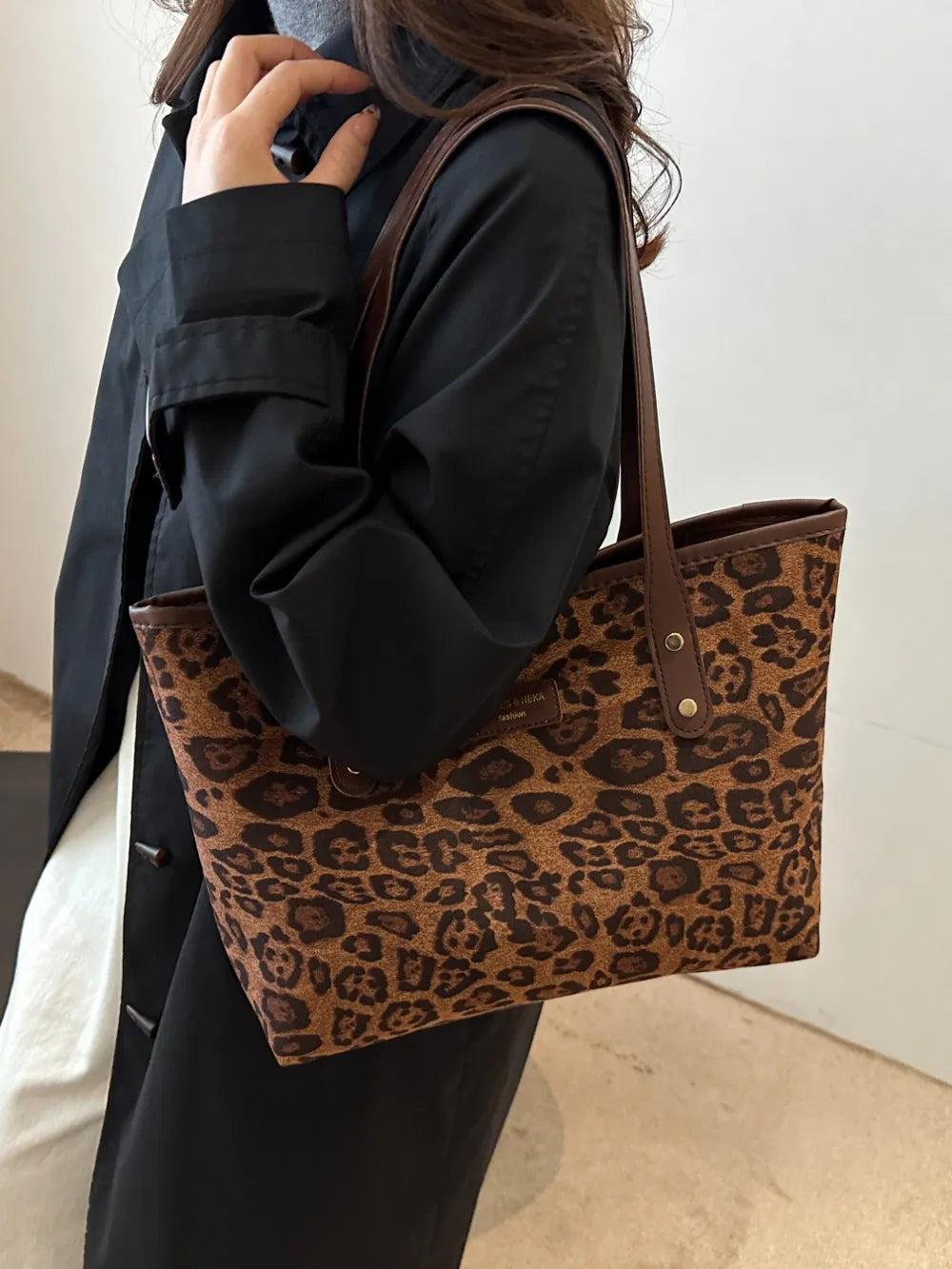 Leopard Polyester Tote Bag f1e23470-6a7d-4453-8df6-f3431e353d38-Max