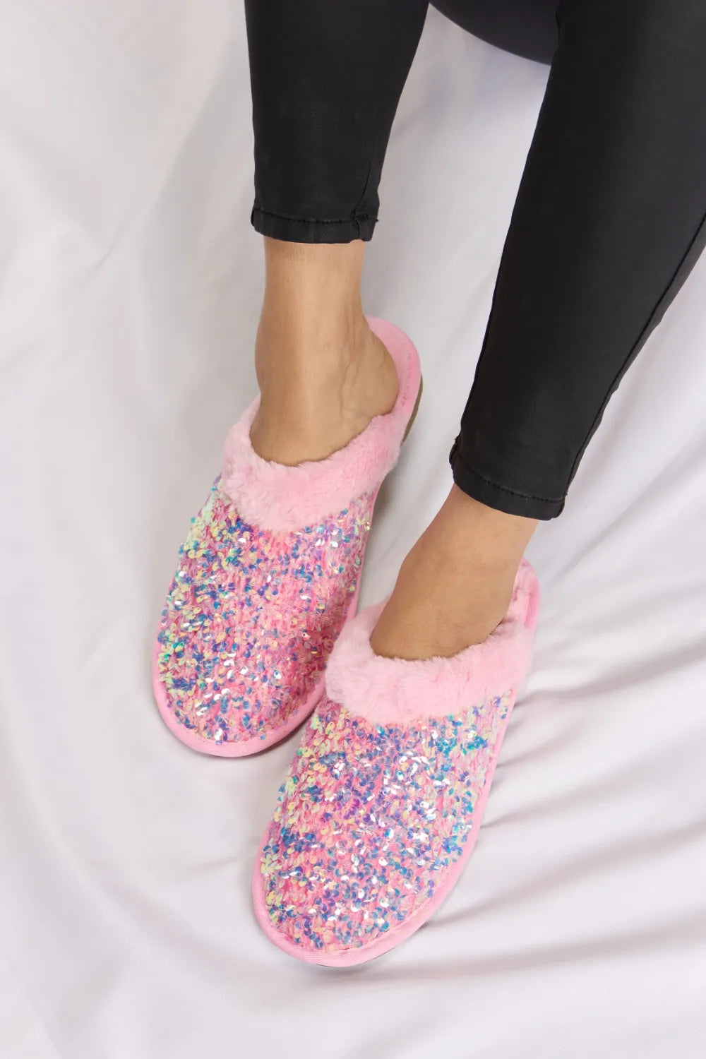 Forever Link Sequin Plush Round Toe Slippers PINK f2059065-31c9-4d1b-82d1-f90b31d5ec1d-Max
