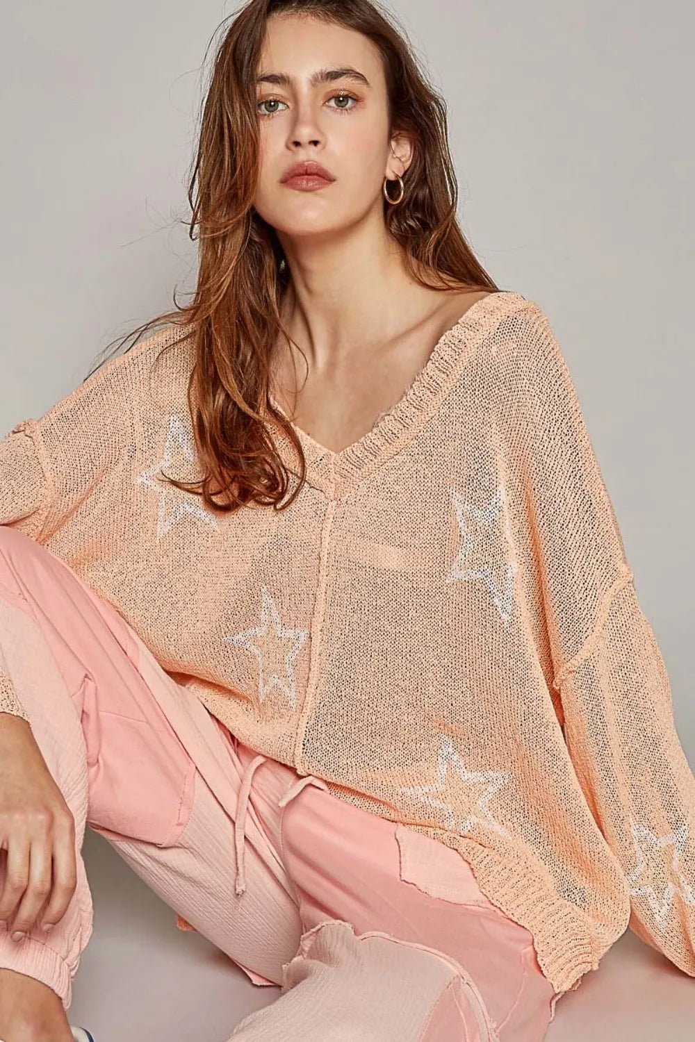 POL V-Neck Long Sleeve Star Print Knit Top Peach f40de993-5259-440b-925c-e465a48c4c53-Max