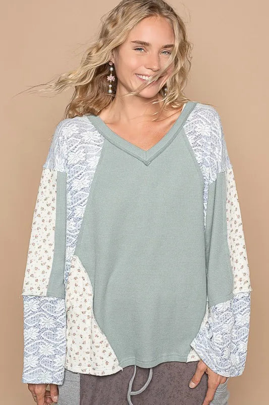 POL Lace Floral Round Neck Knit Top f4f01638-8c1d-44e9-9a25-fb380fed60be-Max