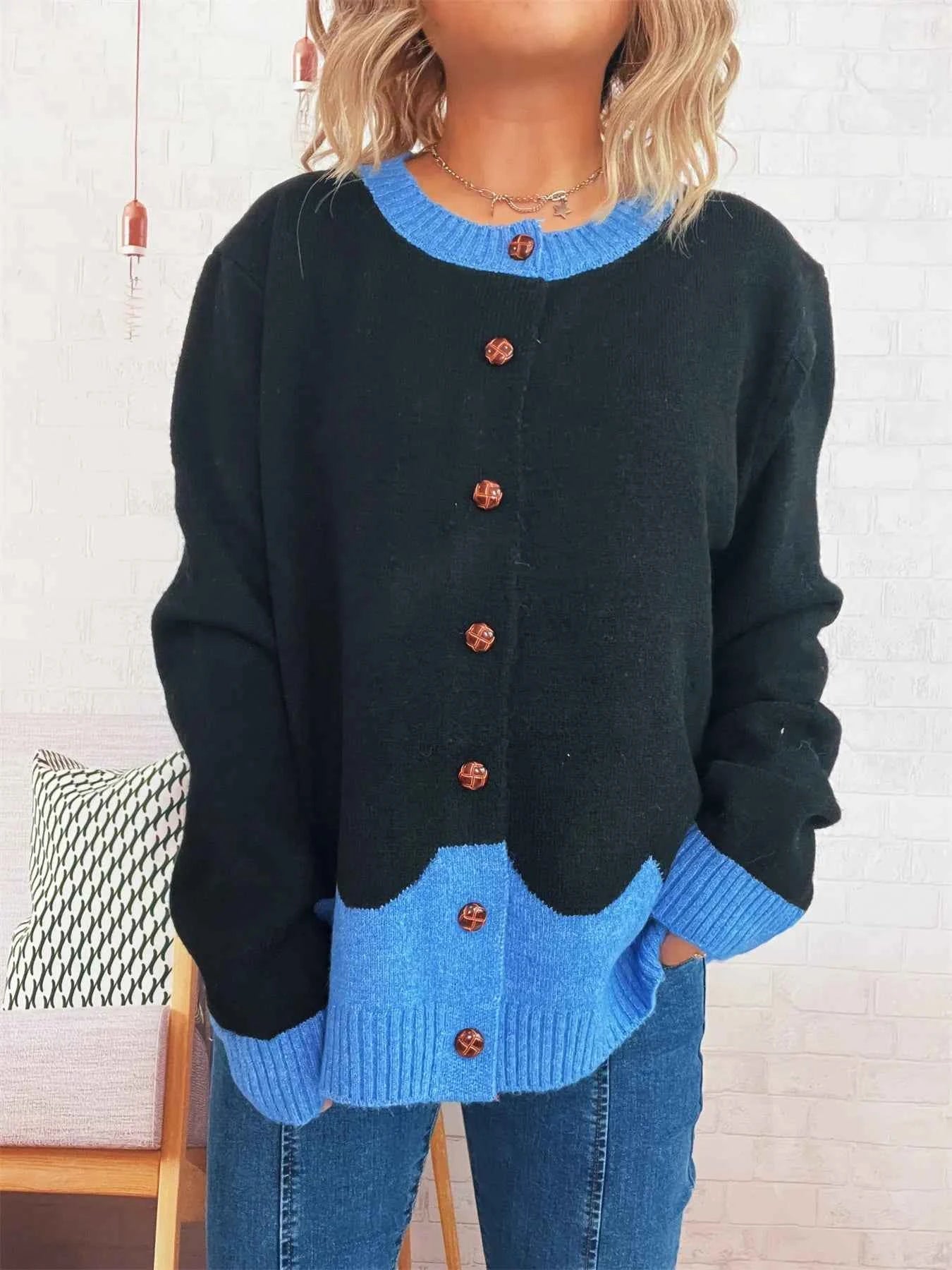 Button-Front Contrast Trim Cardigan f5325fc6789c4c02a8a7d924f20c5eae-Max-Origin