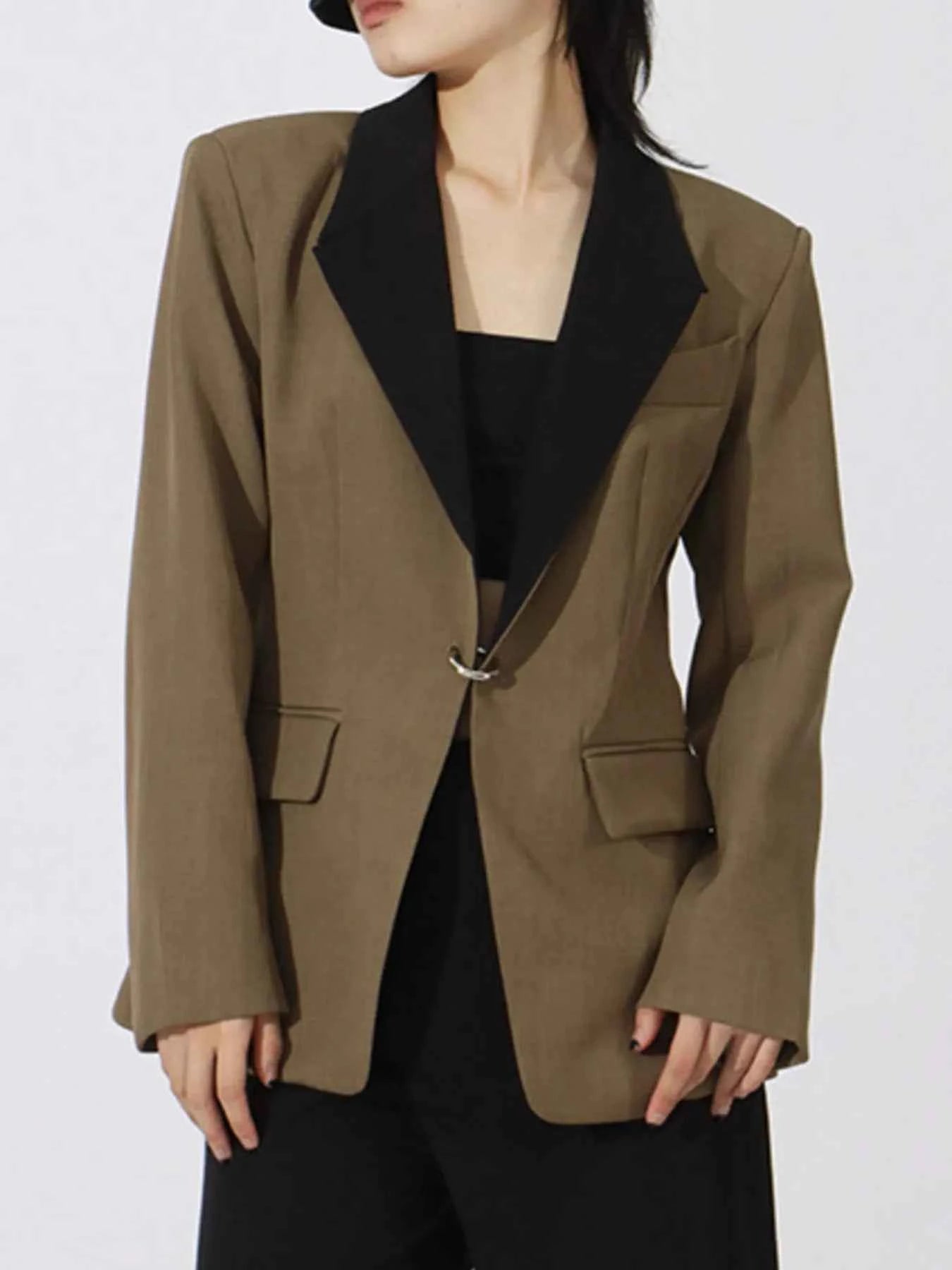 Contrast Lapel Collar Long Sleeve Blazer f55d50bb-2448-4eec-8acc-30486896115a-Max-Origin