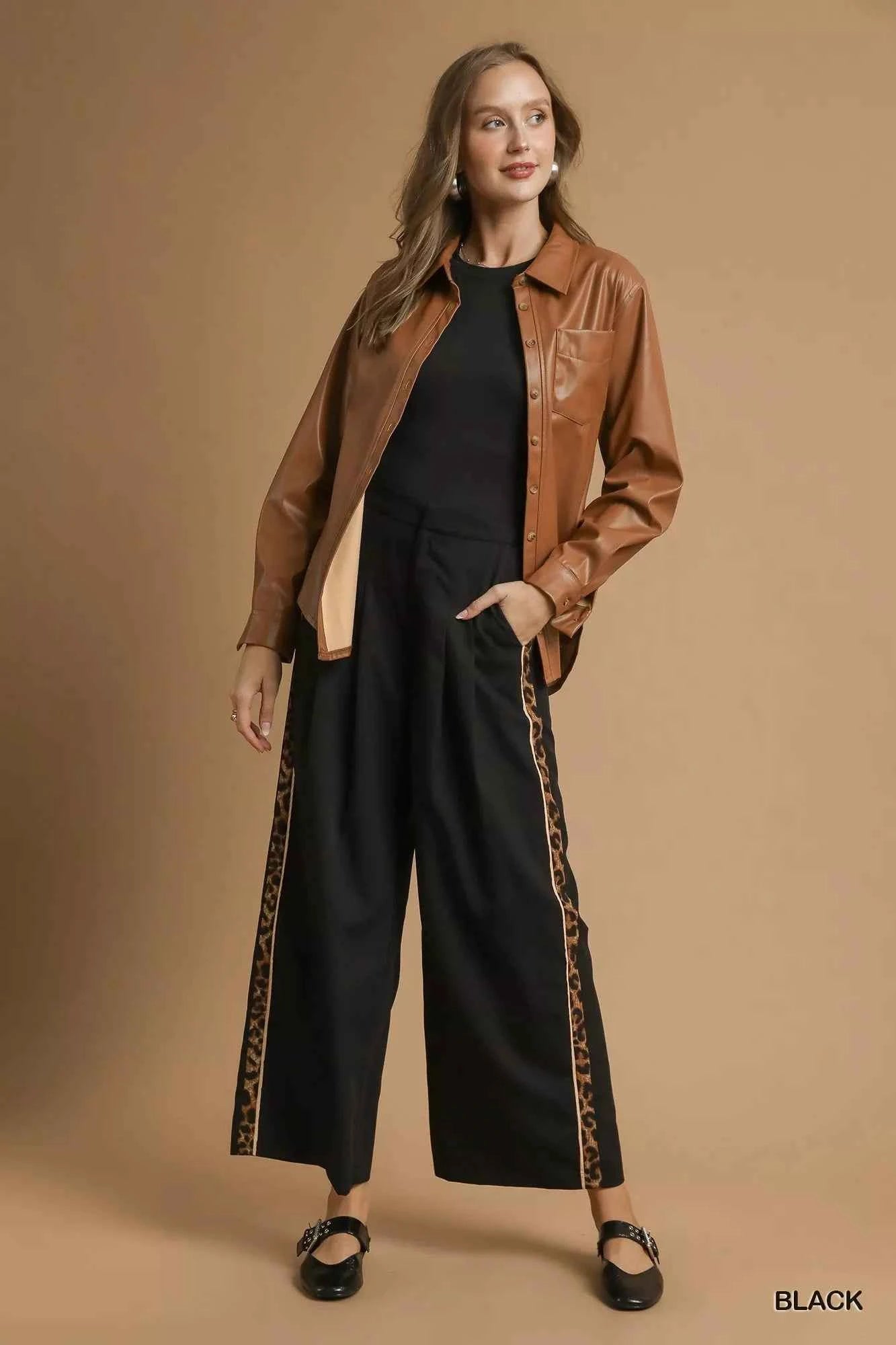 Umgee Front Pleated Wide-Leg Pants with Contrast Trim f57f7a3b-54d4-4ebb-bd89-101c522a3959-Max-Origin