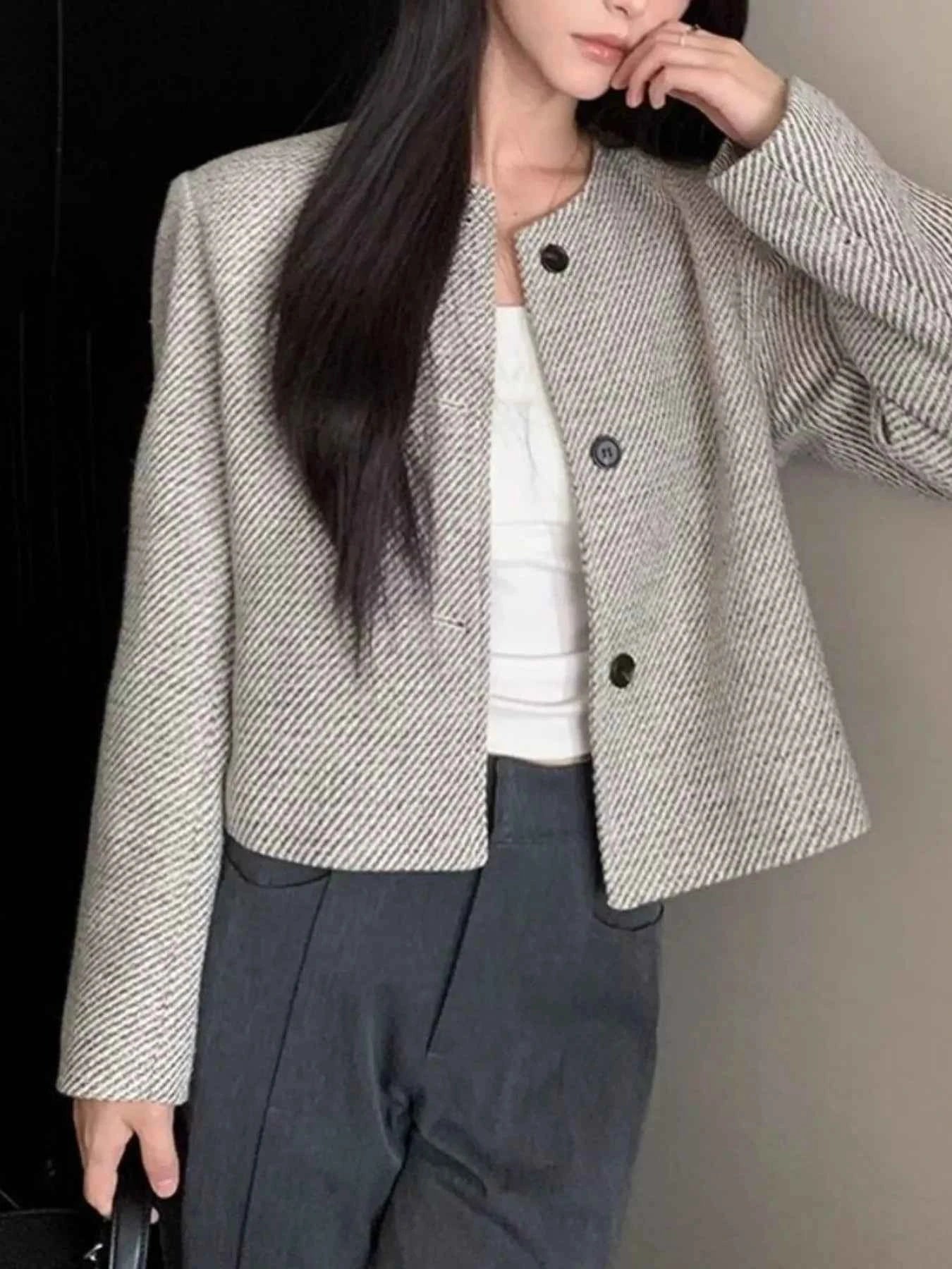 Button Up Tweed Cropped Jacket f5bff348-5042-4c32-8690-5e40f1bcba8e-Max-Origin