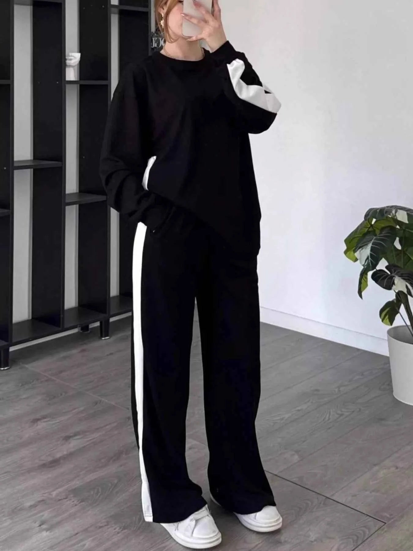 Full Size Contrast Round Neck Top and Pants Set Plus Size Black f67c77b8-d87a-4434-b8e2-cc8d8b4edbff-Max-Origin