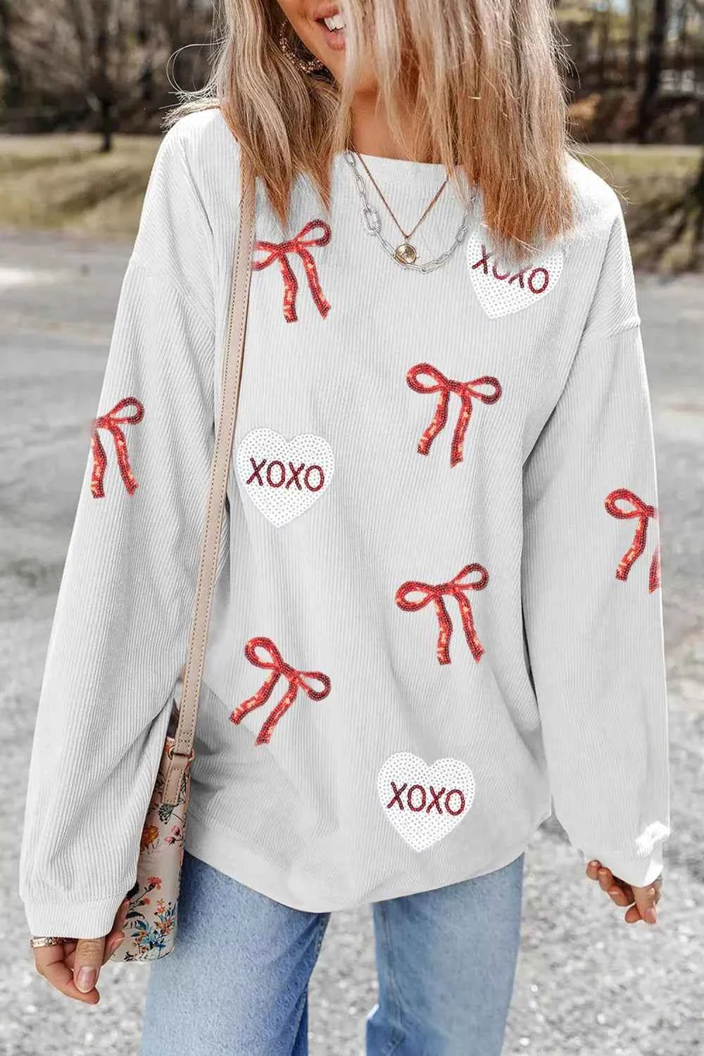 Valentine's Day XOXO Bowknot Oversized Sweatshirt f6b28c6c-0c78-4862-bbe9-4238d5e59df2-Max-Origin