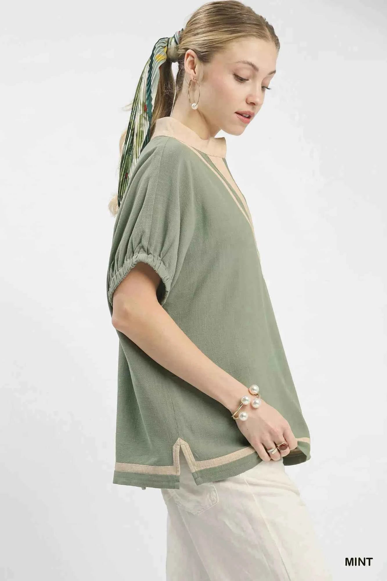 Umgee Linen Contrast Trim V-Neck Blouse f7120441-511a-40eb-b9e6-98f89d014ab7-Max-Origin