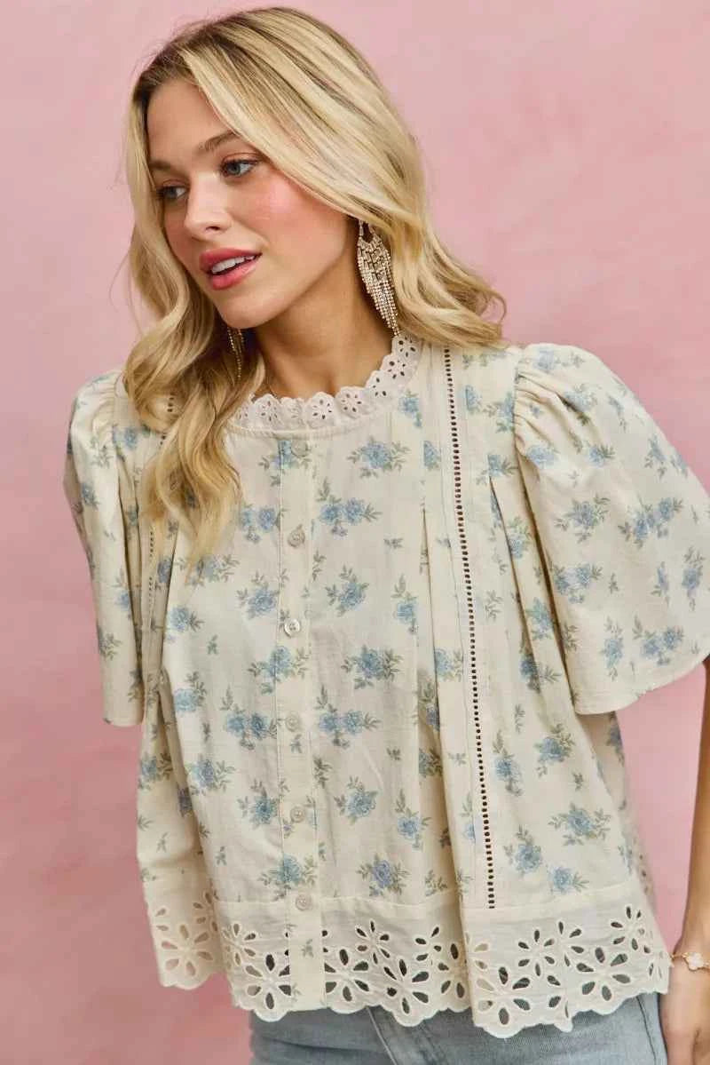 SO ME Floral Print Lace Trim Flutter Sleeves Blouse f8180651-4f47-4460-b2ce-973b791cdc27-Max-Origin