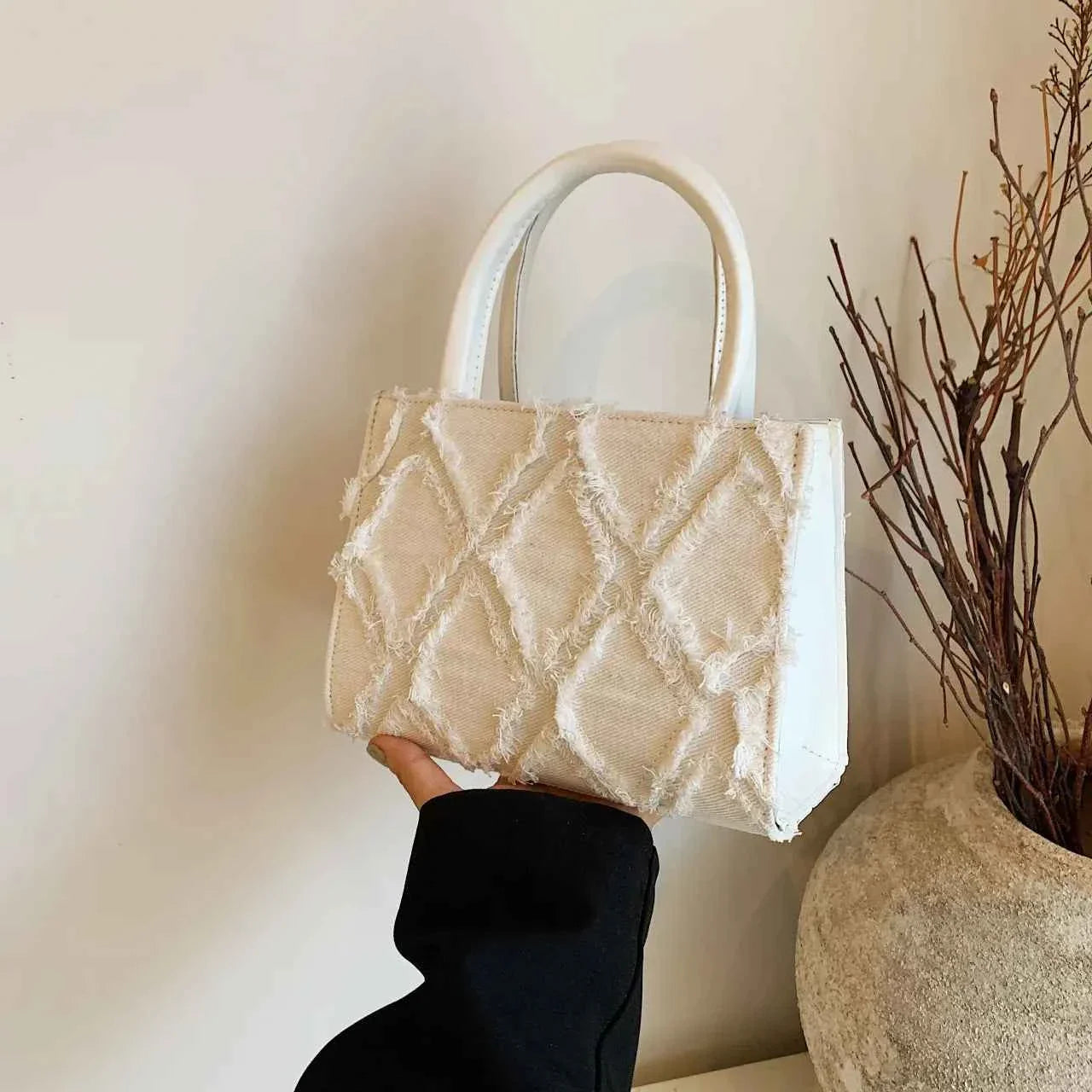 Diamond Pattern Fringe Edge Tote Bag White onesize f94e722a640f41ae91cdefb18957d73a-Max-Origin