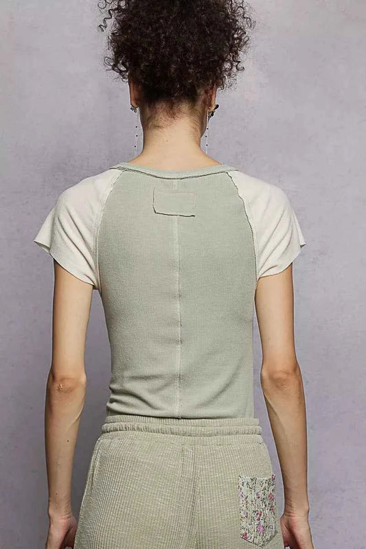 Round Neck Outseam Detail T-Shirt with Contrast Color Sleeves f9540e1c-436a-4dce-8e2a-56180779cff3-Max-Origin