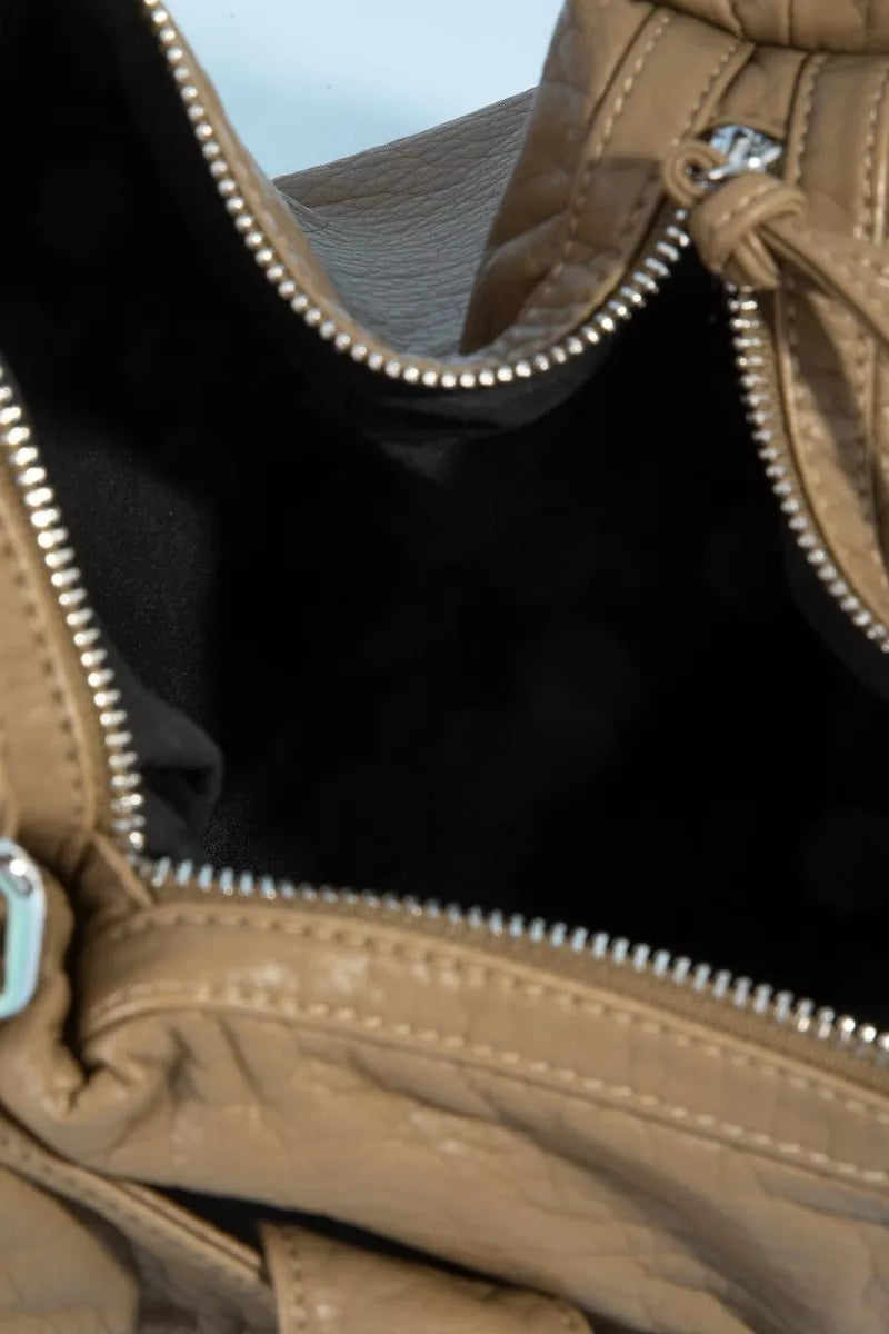 Fame Buckle Strap Detail Leather Handbag f99025049d3241e7935fe78c0e761499-Max-Origin