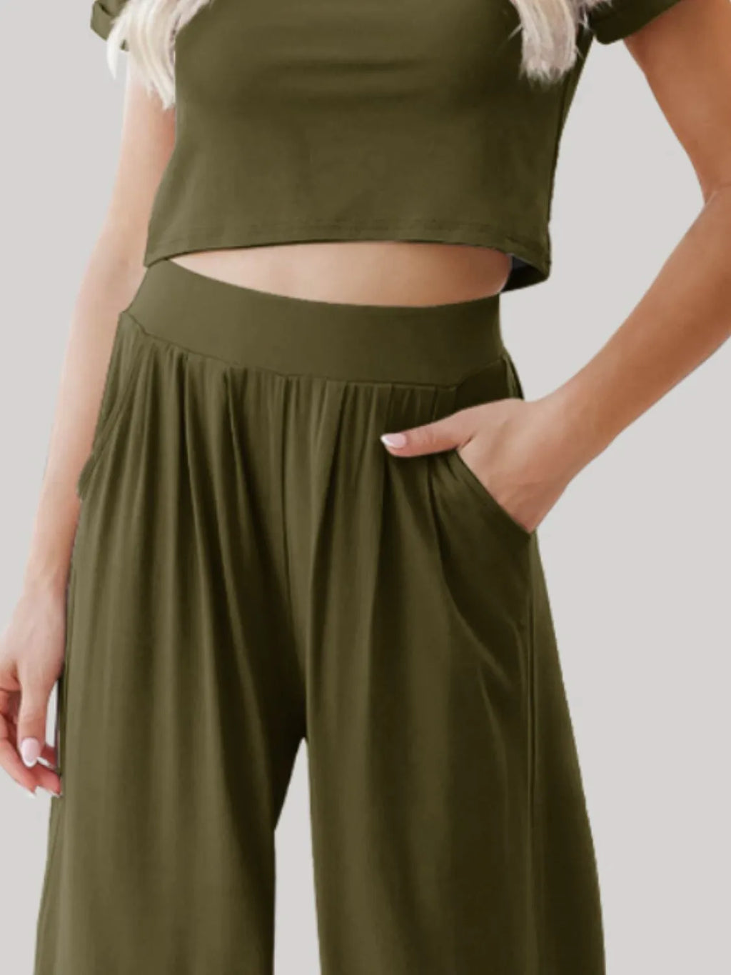 Round Neck Short Sleeve Top and Pants Set fa9e6cab-2335-4f8e-85f2-0302e4e7e109-Max-Origin