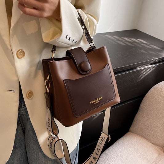 Wide-strap Crossbody Bag Chic Single-shoulder Bucket Bag fafe53c5-0552-4fc8-ac01-58fb5b4529ef