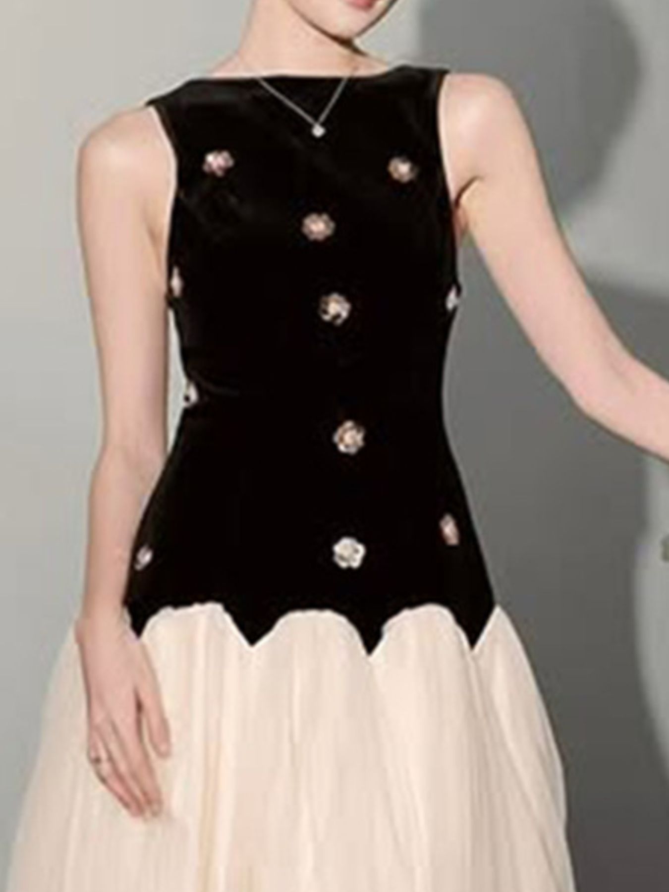 Sleeveless Tulle Maxi Dress fb499123-2e26-4a1d-8dc4-024f866a9efd-Max