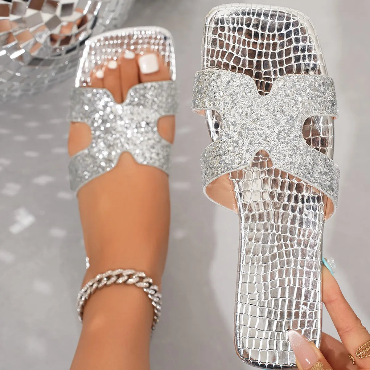 Open Toe Flats Sandals Silver fb8e4ee4-bba3-4ca2-b004-54a6b9d25916-Max-Origin