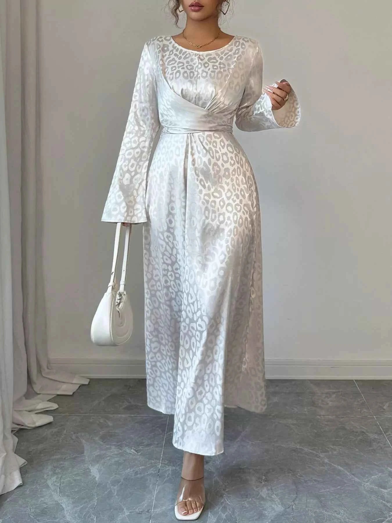 Leopard Long Sleeve Tie Back Maxi Dress fc210ccc-1944-4888-bb70-f0b0b0c99e4b-Max-Origin