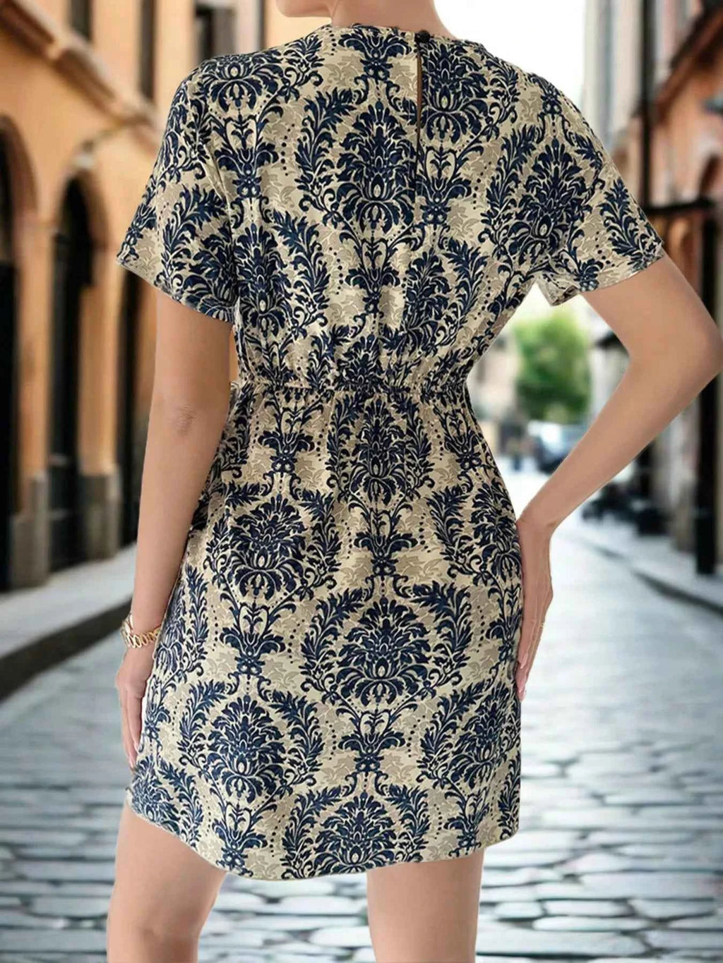 Printed Round Neck Short Sleeve Dress fc43e075f2d34087ad59099adb8e9312-Max-Origin