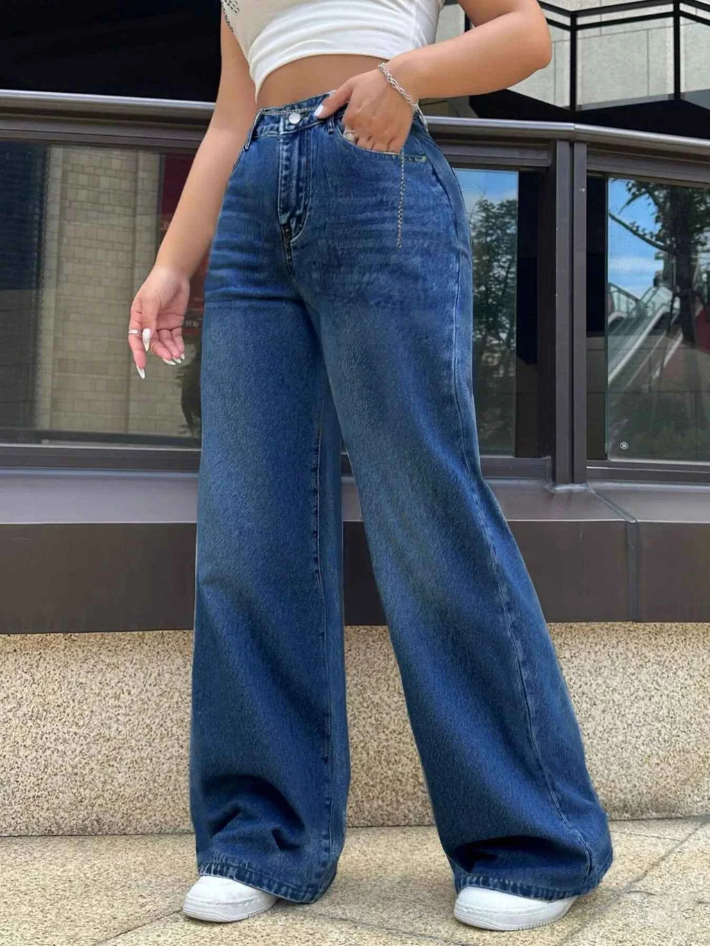 High-Waisted Wide Leg Jeans fc4daaea-121b-4f8e-bb21-ccd068bb1ebf-Max-Origin