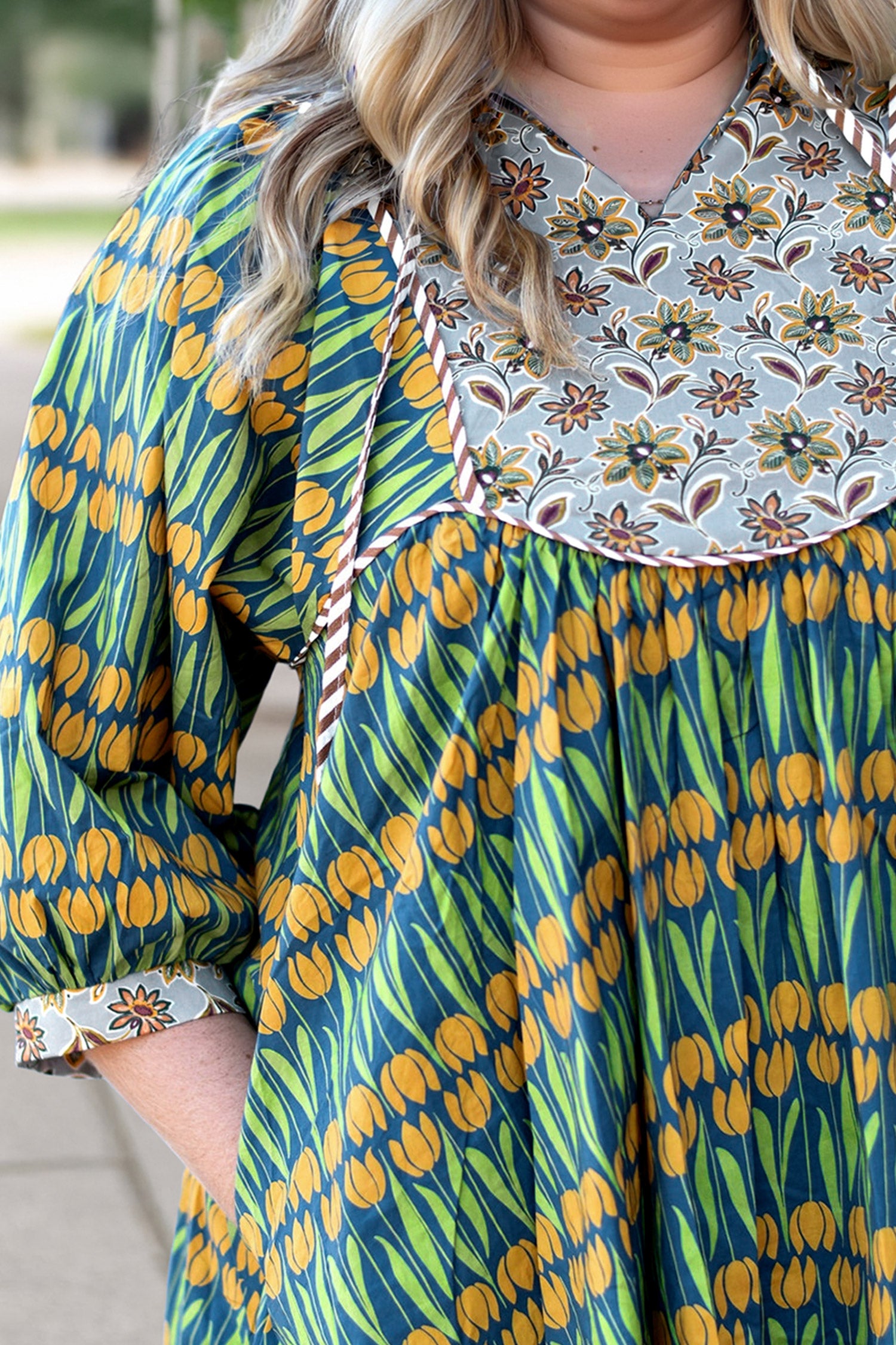 Green Plus Size Mixed Floral Print Striped Trim Loose Mini Dress ffc58892f3b69204